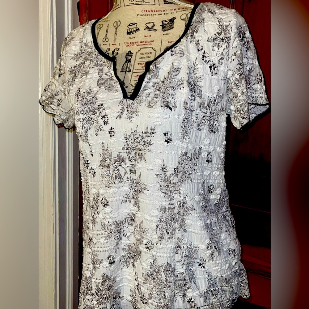 Creative Design Works Brand White with Black Flowers Overlay Top. Size 1X